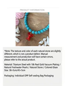 Détail du collier de perles turquoise avec pendentif homard et perles d'eau douce