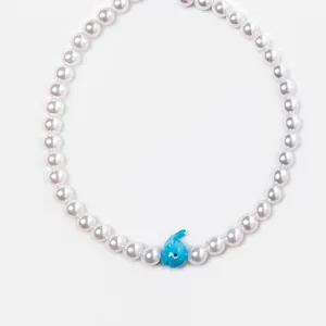 Charmant collier de perles avec pendentif baleine bleue, bijoux nautiques élégants