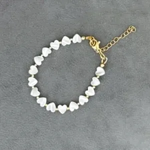 Elegant 18K gold plated stainless steel bracelet with white heart-shaped shell beads