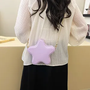 Sac bandoulière mignon en forme d'étoile violette avec une chaîne en métal doré