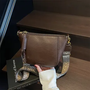 Damen Vintage PU Leder Umhängetasche Große Kapazität Satteltasche Mit Breitem Geometrischem Webband Schultertasche Täglich