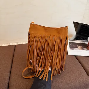 Sac Seau pour Femmes en Suédine Bohème Mode Sac à Épaule à Franges Fermoir Magnétique Sac à Main Décontracté