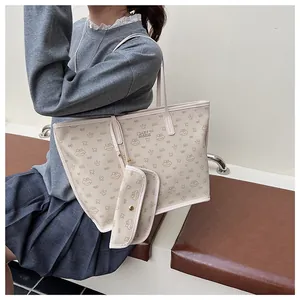 Dettaglio del set borsa tote con stampa Lazy Breeze e ampia tracolla alla moda