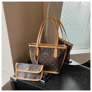 Dettaglio borsa a tracolla vintage con tracolla larga e motivi Lazy Breeze