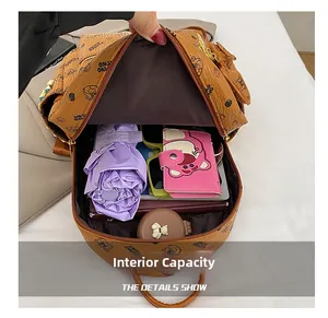 Capacité interne du sac à dos en cuir PU marron avec espace pour parapluie et portefeuille