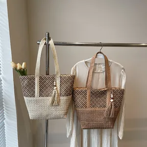 Grand sac fourre-tout tissé à la main avec grille évidée et pompons en perles de bois