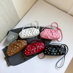 Sacs à bandoulière en cuir à rivets en cinq couleurs avec bandoulières réglables