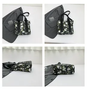 Mehrwinkel-Ansichten der Gothic-Tasche mit Totenkopf-Print und abnehmbarem Schultergurt