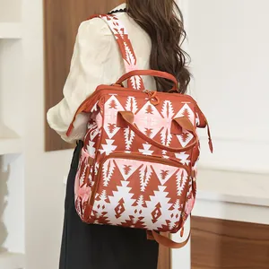 Mochila para mamá impermeable con estampados geométricos y gran apertura en modelo