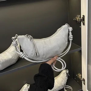 Metallisch Silberne Crescent Umhängetasche Für Damen Wellenstruktur PU Leder Schultertasche Mit Knotengurt Und Quaste Mode Dumpling Bag