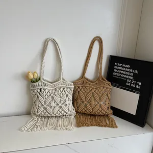 Sac fourre-tout bohème tissé à glands avec motif ajouré en beige et marron