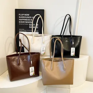 Minimalist large-capacity tote bags in four colors with sleek faux leather texture