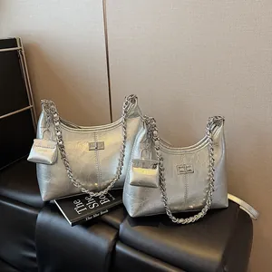 Dames PU-Lederen Schoudertas Met Metalen Ketting En Mini-Tas Hanger Hobo Stijl Okseltas Met Draaislot Voor Dagelijkse Uitstapjes