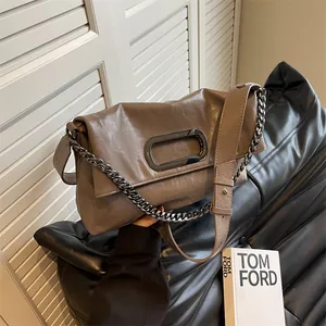 Damen Minimalistisch PU Leder Unterarmtasche Ketten Dekor Umhängetasche Mode Faltbare Quadratische Tasche Mit Metallgriff Elegante Pendler Handtasche