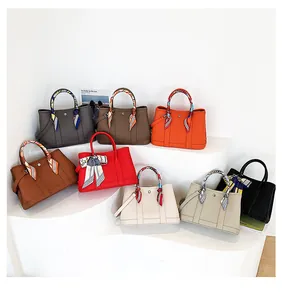Borse tote in pelle con motivo litchi in 8 colori con foulard in seta decorativi