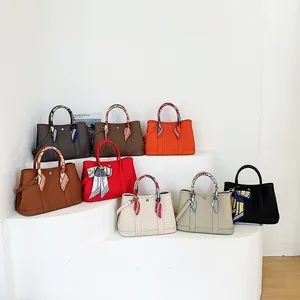 Borsa tote in pelle con motivo litchi e manici in seta in vari colori per il pendolarismo