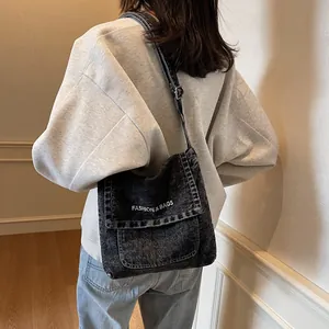 Sac bandoulière vertical en denim délavé pour femme de style Mori minimaliste gris