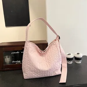 Sac Cabas en Nylon Matelassé de Grande Capacité pour Femmes Mode Sac à Épaule Plissé Vertical Casual Hobo Imperméable