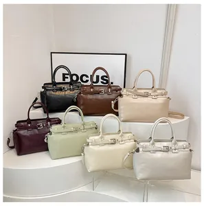 Sacs à main carrés élégants en cuir en plusieurs couleurs avec poignées et bandoulières