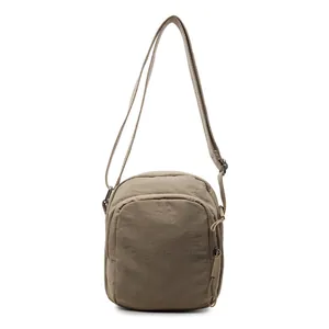 Minimalistische khaki Umhängetasche aus Nylon mit verstellbarem Gurt und Reißverschluss