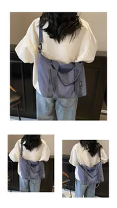 Grand sac cabas en toile bleu-gris avec bandoulière réglable et étiquette de marque