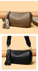 Detailansicht der genarbten Lederstruktur und Metall-Reißverschlüsse an Retro-Taschen