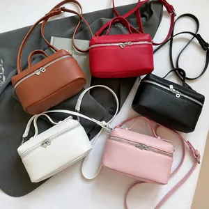 Sacs à bandoulière minimalistes en cinq couleurs avec texture cuir grainé et poignée