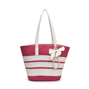 Borsa tote in paglia a righe rosa e bianche con fiocco di raso e catena di perle mare