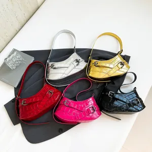 Schultertaschen mit Krokodilmuster in Silber, Gold, Rot, Pink und Schwarz im French Style