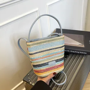 Nieuwe Geweven Stro Bucket Bag Mode Gestreept Schouder Crossbody Tas Voor Vrouwen Kleine Casual Vakantie Zomer Strand Handtas