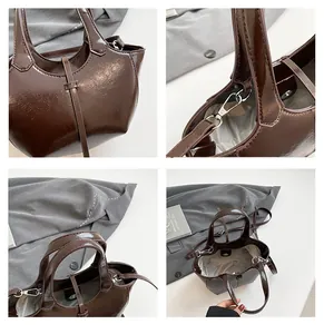 Detailansicht der braunen Ledertasche mit silbernen Beschlägen und Magnetverschluss