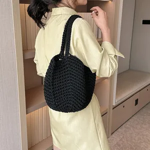 Sac à bandoulière noir fait main en crochet de grande capacité pour plage ou loisirs