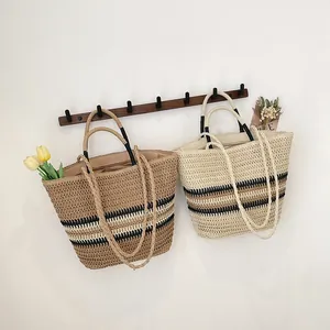 Sac fourre-tout chic en paille tressée avec rayures et doubles anses pour les vacances