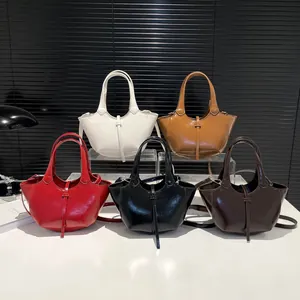 Minimalistische PU-Leder Eimertasche in fünf Farben mit Handgriff und verstellbarem Riemen