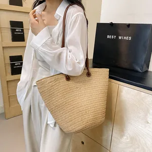 Grand sac cabas en paille avec anses en cuir marron pour mode d'été et bureau