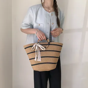 Sac fourre-tout en paille tissée avec rayures noires et nœud en dentelle pour plage