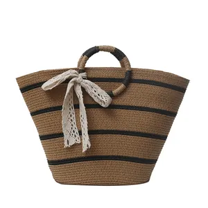 Sac fourre-tout en paille tissé à la main avec rayures noires et nœud en dentelle