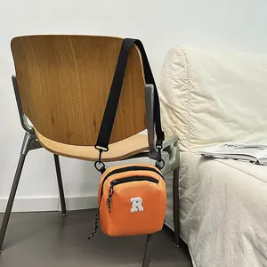 Γυναικεία Ανδρική Casual Τσάντα Χιαστί από Νάιλον Ελαφριά Μικρή Τετράγωνη Τσάντα Ώμου Με Επίθεμα Γράμμα R Streetwear Μόδα Τσάντα Ταχυδρόμου Υδροαπωθητική Τσάντα Ταξιδιού