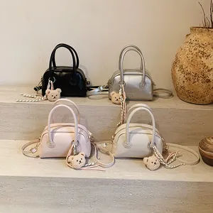 Μινιμαλιστική τσάντα PU με αρκουδάκι σε τέσσερα κομψά χρώματα για γυναίκες