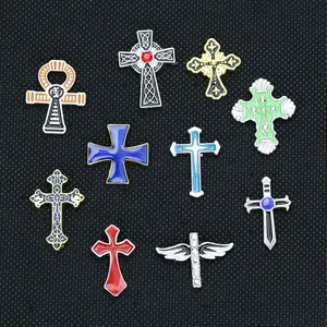 Broche Croix Religieuse en Alliage de Zinc Vintage Émail Celtique Ankh Ailes Croix Badge Bijoux pour Sacs Vêtements Vestes