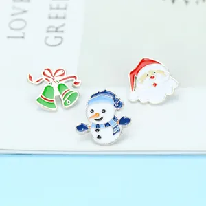 Ensemble de broches de Noël en émail avec Père Noël, bonhomme de neige et cloches festives