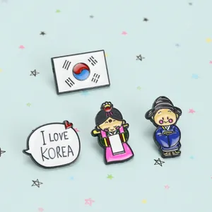 4er-Set Emaille-Anstecknadeln mit Korea-Flagge und Hanbok-Cartoon-Figuren