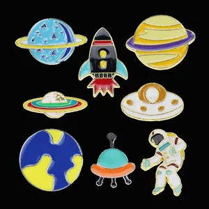 Broche Épinglette en Émail Espace Dessin Animé Alliage Astronaute Planète OVNI Fusée Terre Badge Bijoux Cadeau Pour Femmes Hommes Enfants