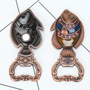Magnetischer Flaschenöffner aus Metall im Fisch-Design mit Emaille und Strasssteinen