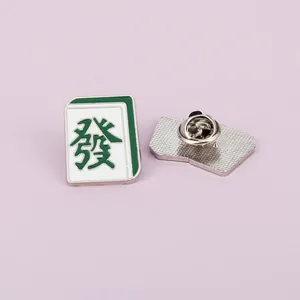 Broche Mahjong chinoise traditionnelle avec caractère Fa vert et fermoir papillon en métal