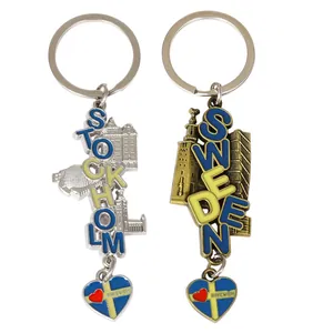 Schweden Schlüsselanhänger mit Stockholm Skyline und blau-gelbem Herz-Anhänger aus Metall