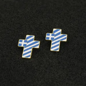 Set de broches en croix dorées avec émail drapeau de la Grèce sur fond noir texturé
