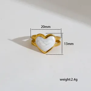 Detail view of heart-shaped gold ring with 20mm width and specifications displayed