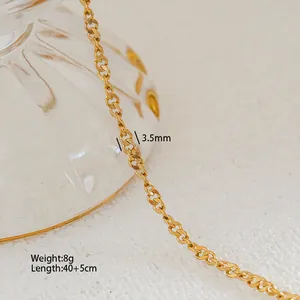 Macro della catena a maglie piatte da 3,5mm in acciaio inossidabile placcato oro 18k