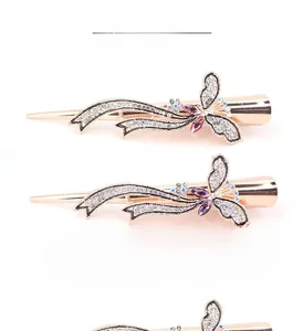 Détail des pinces à cheveux papillon en cristal avec alliage d'or rose et strass